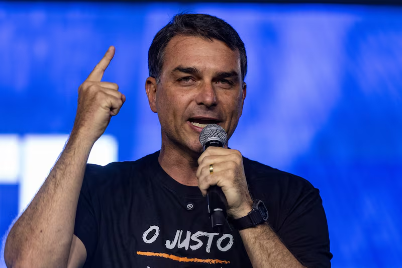 Pesquisa Gerp: Flávio Bolsonaro tem 47% contra 44% de Lula no 2º turno