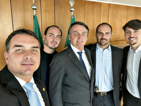 Jair Bolsonaro pede a Moraes autorização para visita dos filhos no Dia dos Pais