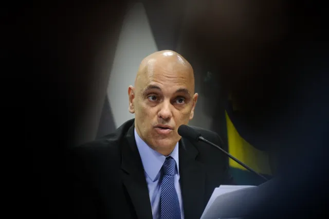 PF entrega a Moraes e Gilmar cópias integrais do celular de Vorcaro; Zanin já havia recebido o material mais cedo