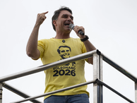 Flávio Bolsonaro lidera 2º turno entre eleitores independentes, segundo pesquisa Quaest