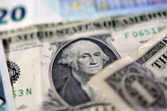 PCE americano desacelera para 3,7% em junho