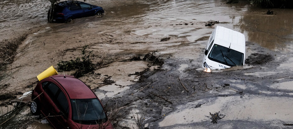 Espanha enfrenta piores inundações em décadas com dezenas de mortos
