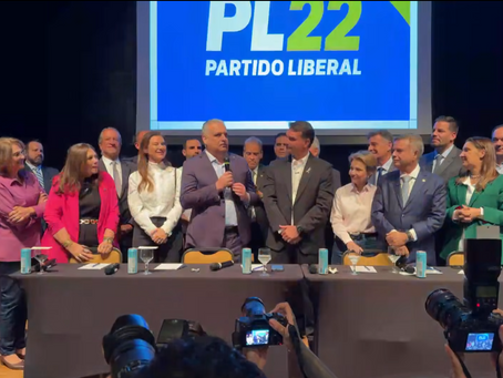 Flávio Bolsonaro anuncia Alfredo Gaspar como vice na chapa para a Presidência