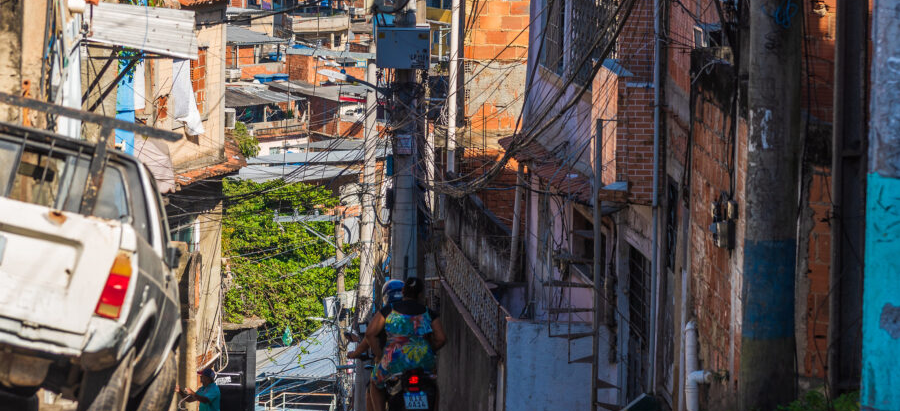 Proporção de brasileiros morando em favelas atinge 8,1%, aponta Censo