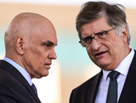 Moraes dá à PGR prazo para avaliar pedido de Flávio para visitar Jair Bolsonaro