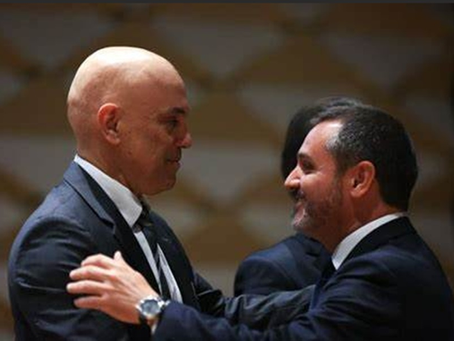 Polícia Federal solicita a Alexandre de Moraes vigilância interna na casa de Jair Bolsonaro