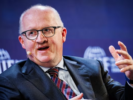 Economista-chefe do BCE diz que petróleo deve permanecer "por anos" acima do nível pré-guerra