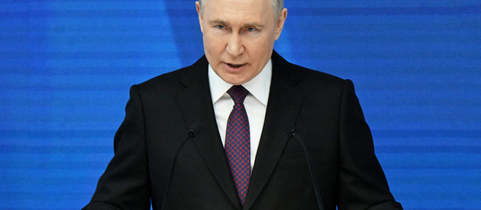 Putin acusa governo ucraniano de se transformar em 'organização terrorista'