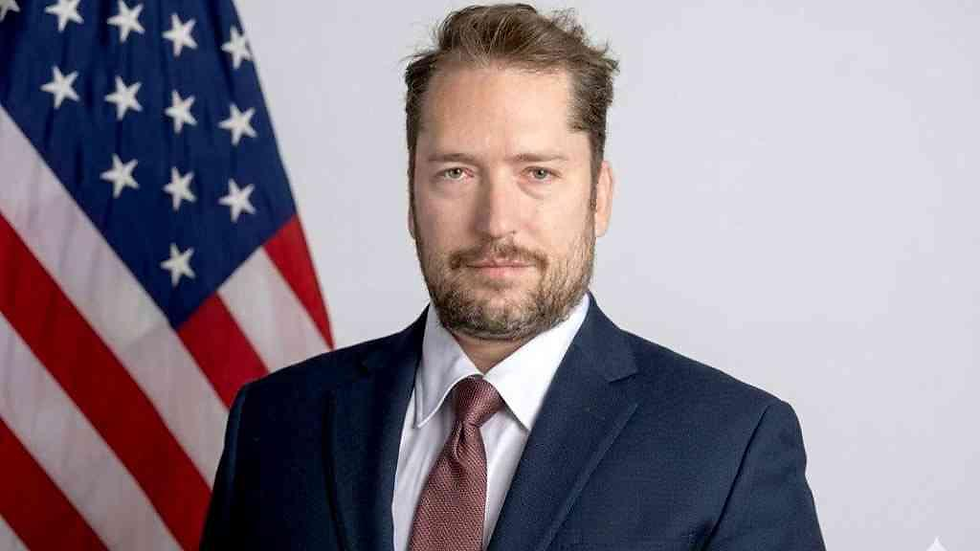 Governo Trump designa Darren Beattie para acompanhar agenda brasileira no Departamento de Estado