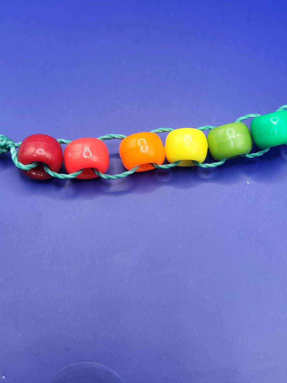 Thumbnail: Kleurrijke kinderrozenkrans