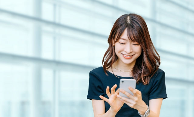Woman-online-call