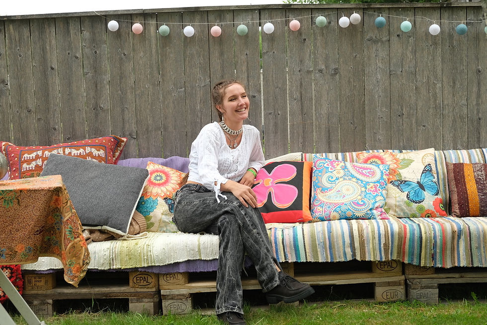 Festivaldesigner Kaisa Ekeberg Hellesjø er fornøyd med de flotte boheme lounchene..