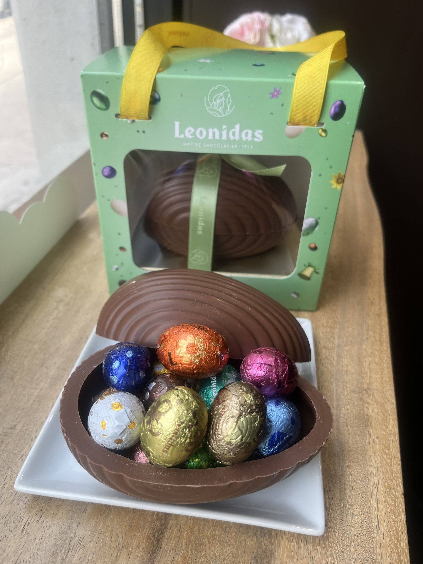 Grand oeuf lait 120g avec 15 petits oeufs