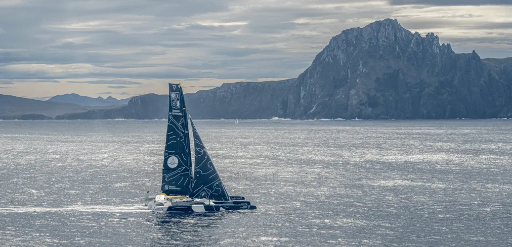 Charles Caudrelier franchit le cap Horn !