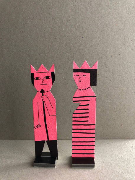 Pink chessmen set