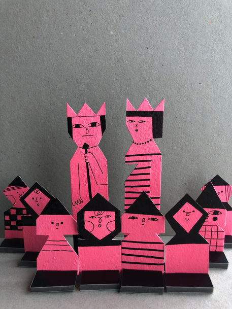 Pink chessmen set