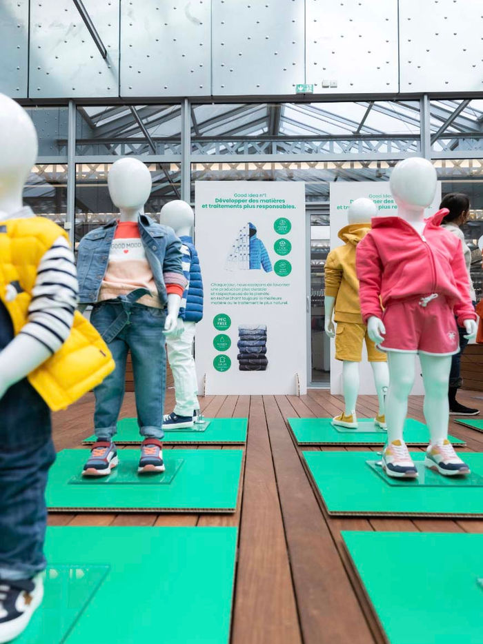 Set design de présentation produit aérien avec modules en carton alvéolaire reboard.