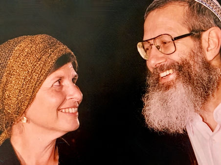 ולתוך החדר הזה, עם כל האהבה שבו