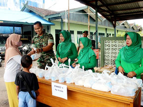 Sambut Ramadhan 1444 H, Kodim 1012/Buntok Gelar Bazar Murah Dengan Menjual Paket Sembako.