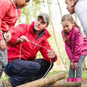 adult-leader-teaching-rope-skills-jpg.jpg