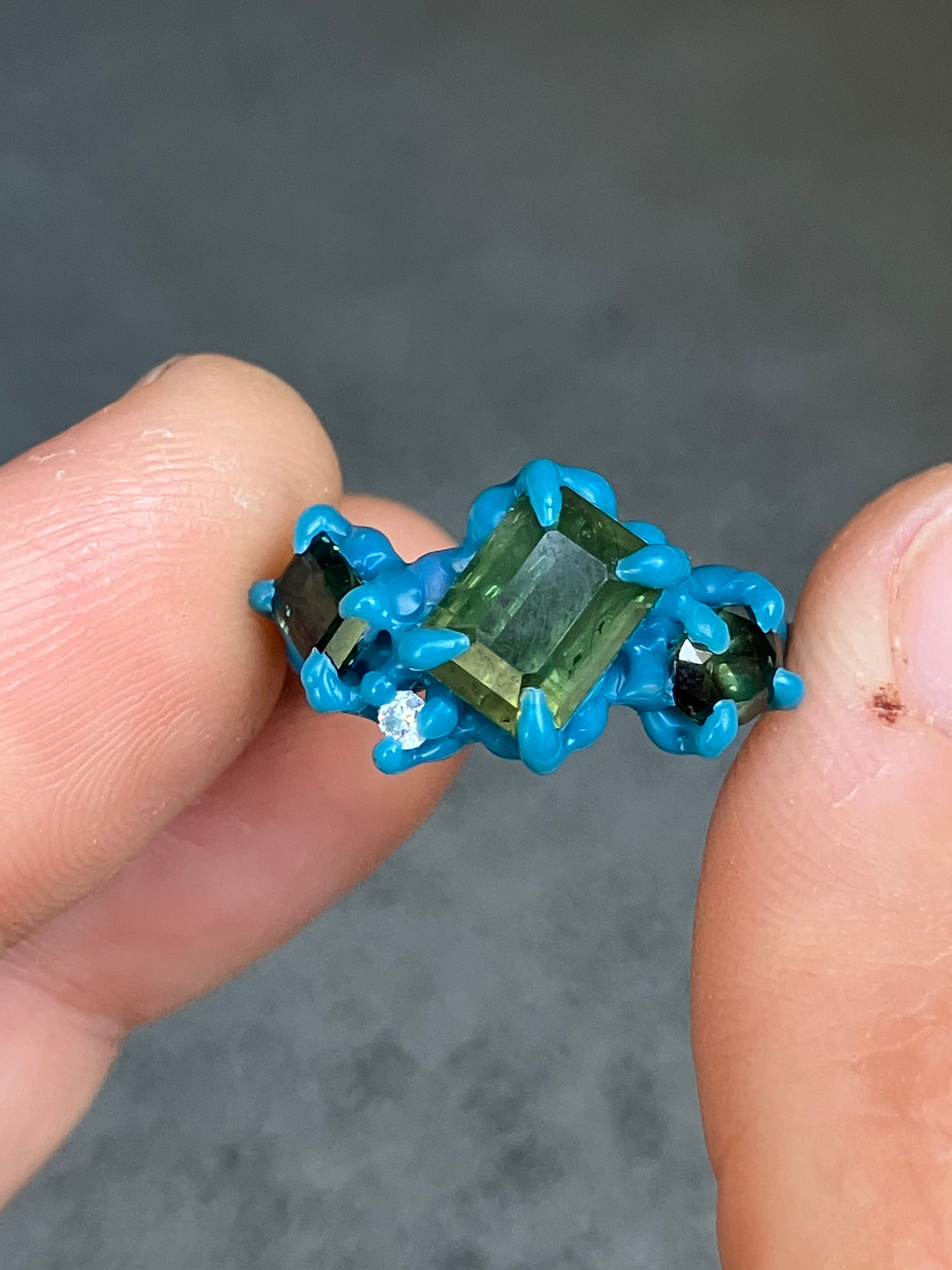 Green sapphire molten ring