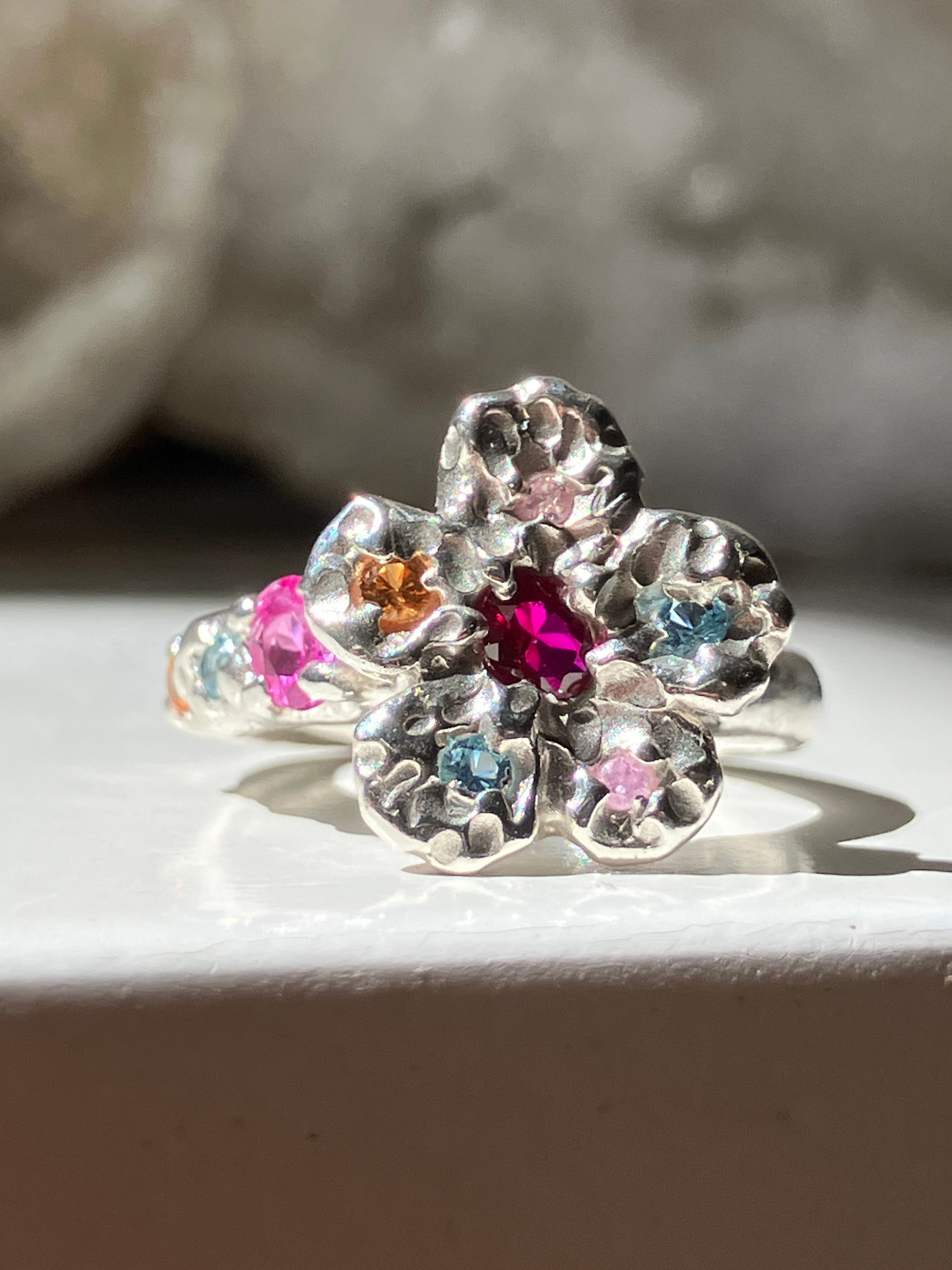 Mini encrusted flower ring J1/4-J3/4
