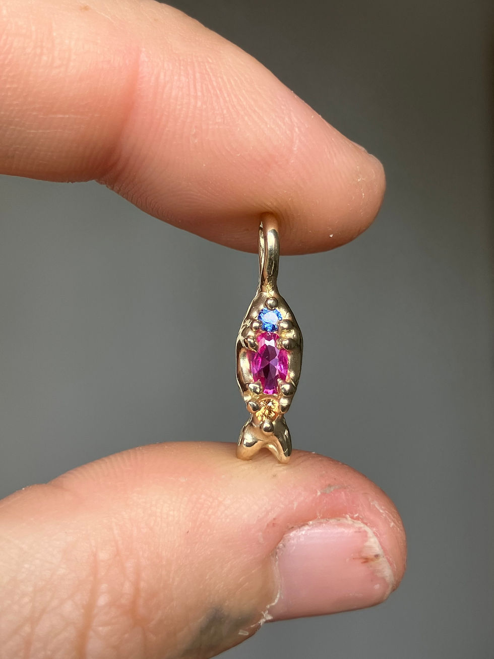 Thumbnail: Rainbow fish pendant gold 