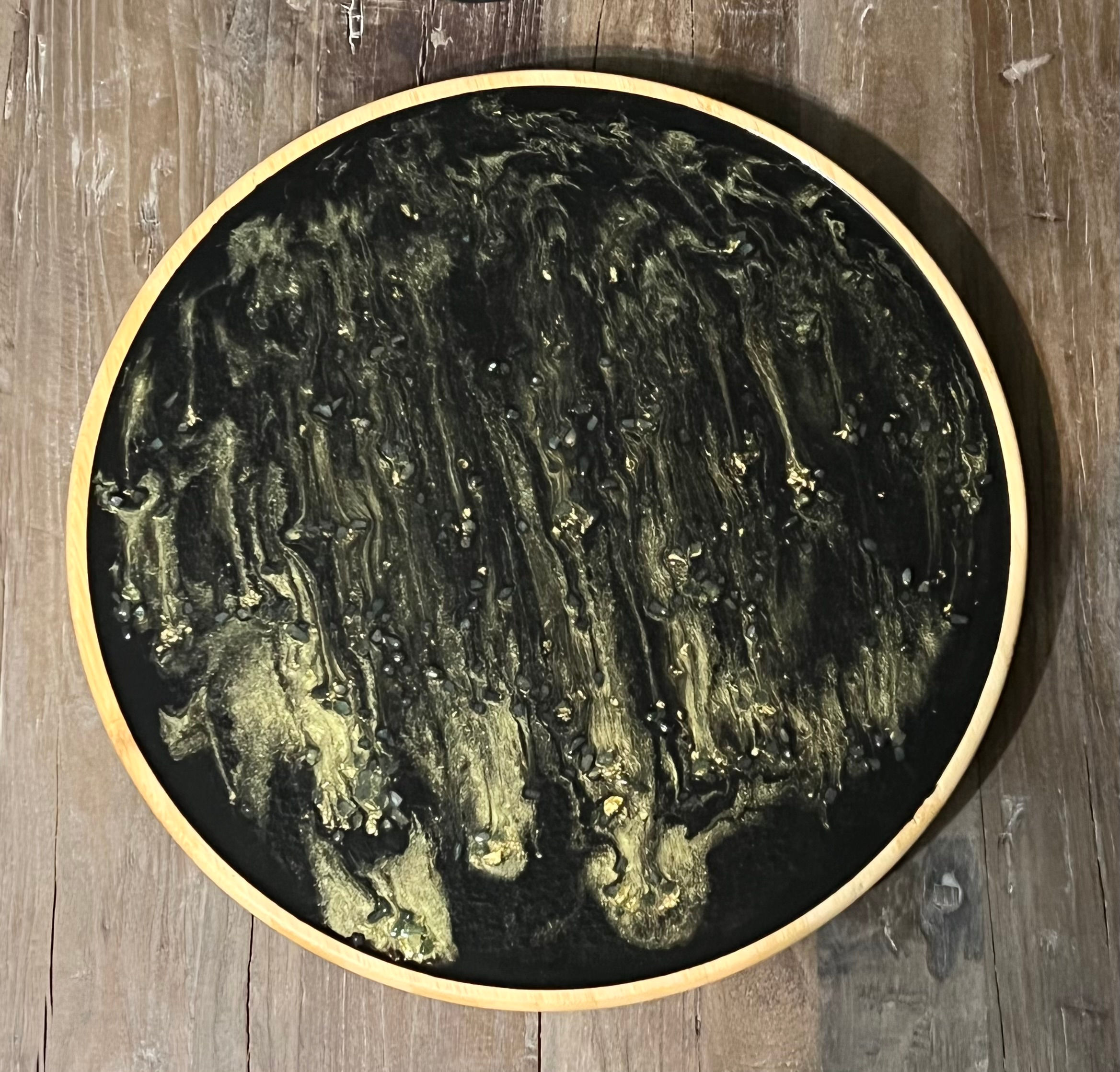 Lazy Susan with gemstones and gilding in resin