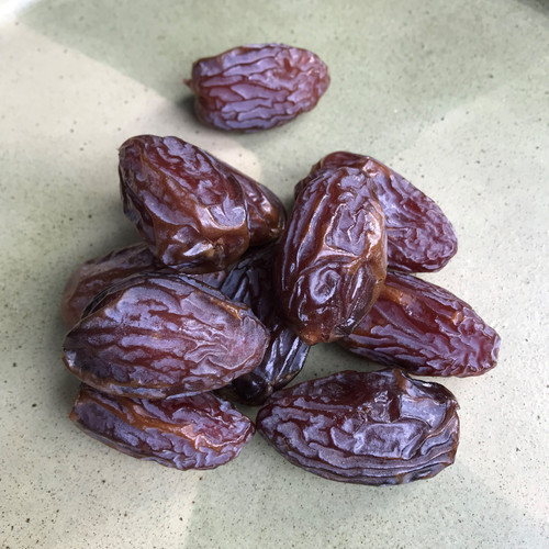 Medjool Dates (100g) Oat Float