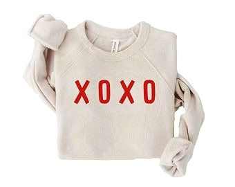 XOXO BLOCK TAN GRAPHIC SWEATSHIRT
