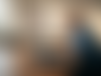 Man verdiept zich in financieringspapieren voor duurzame energieprojecten