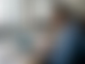 Responsable de projets, expert en design graphique dans le secteur de l'énergie, basé en agence.