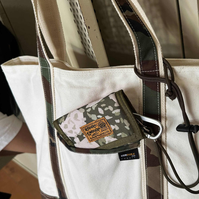 Grown-Up Style, Lightweight Toughness: The Rough Enough Green Camo Wallet for Young Explorers! 🌲🟢🎒