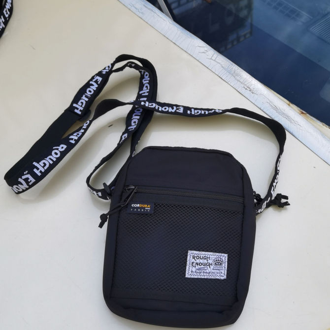 Tiny But Mighty: The 5.3oz Crossbody That Eats Commutes, Concerts & Chaos for Breakfast!