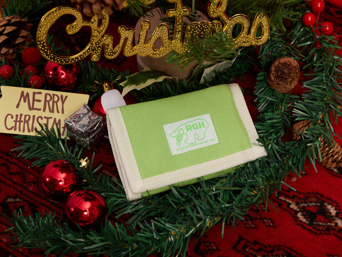 A Classic in Green: The Timeless Christmas Gift for Every Stage