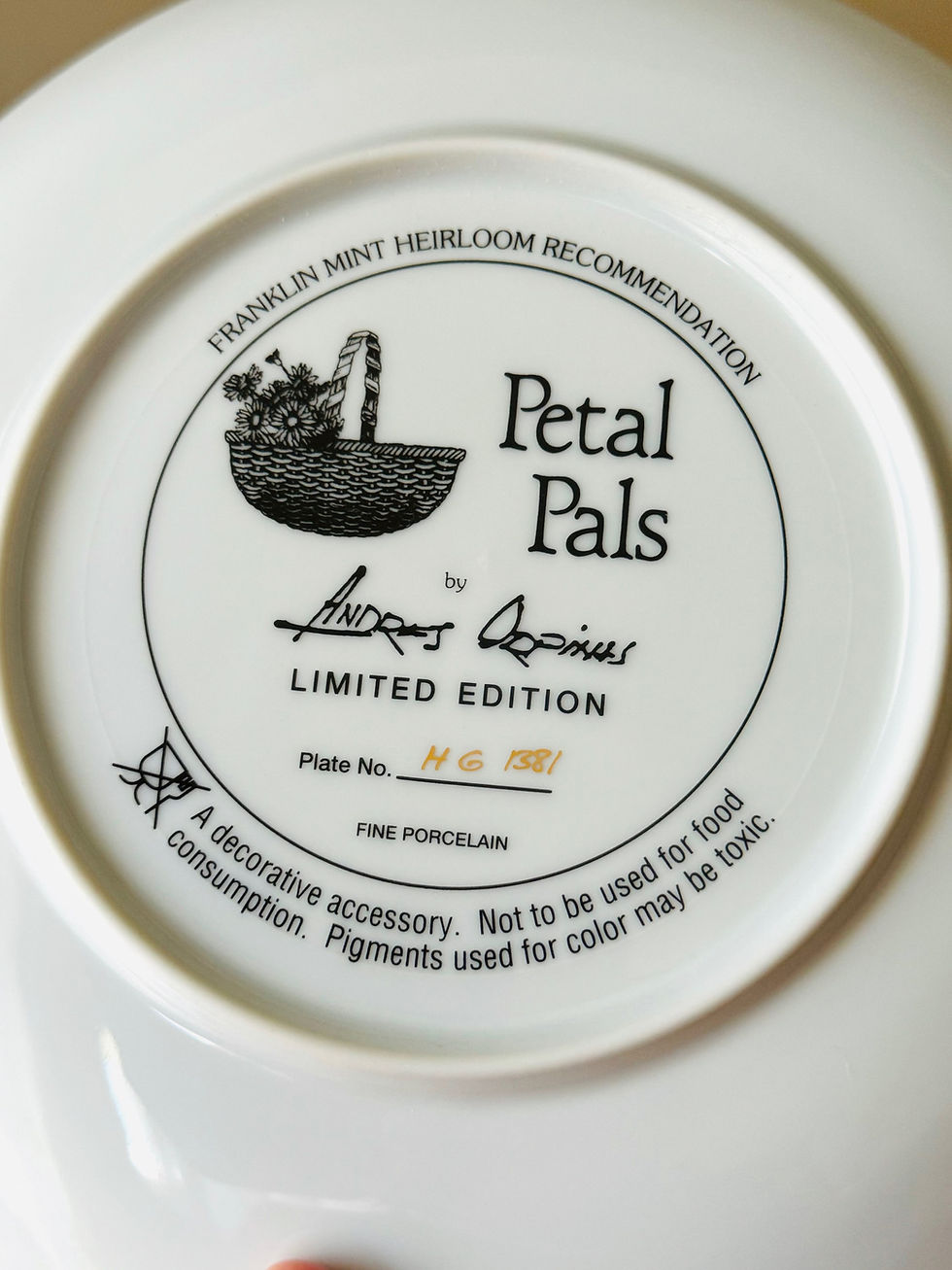 Thumbnail: Piatto vintage Franklin Mint Petal Pals