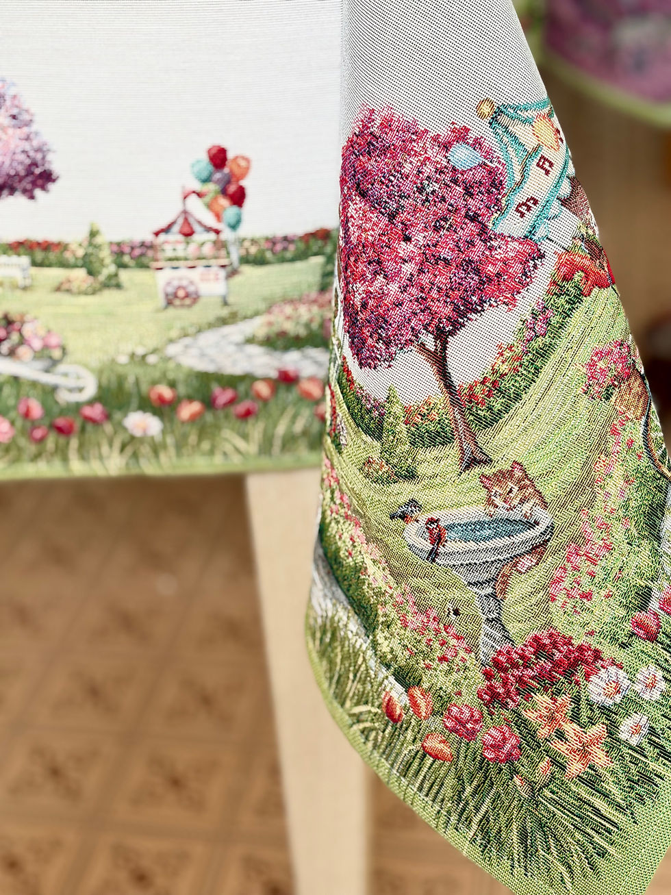 Thumbnail: Tovaglia da 12 “Giardino incantato” gobelin Pierre Cardin