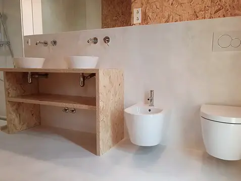 El cemento MicroQuartz se aplica en suelos y paredes, ofreciendo un acabado elegante y resistente para baños, cocinas y áreas de alto tráfico. Ideal para renovaciones completas de viviendas, incluyendo pasillos, puertas, y escaleras, complementa perfectamente los trabajos de azulejos, muebles de jardín, y esculturas. Ya sea que estés realizando reformas de baños y cocinas, creando paisajismo de jardines a medida, o instalando marcos de acero, MicroQuartz ofrece una solución duradera para viviendas y negocios en Sitges y Barcelona.
MicroQuartz cement is applied on floors and walls, offering a sleek, durable finish for bathrooms, kitchens, high-traffic areas, and entire house renovations. Ideal for use in hallways, doors, and stairs, MicroQuartz complements tiling, garden furniture, and sculptures for both indoor and outdoor spaces. Whether you're working on bathroom and kitchen refurbishments, creating bespoke garden landscaping, or installing steel frames, MicroQuartz provides a robust solution for homes and businesses in Sitges and Barcelona.