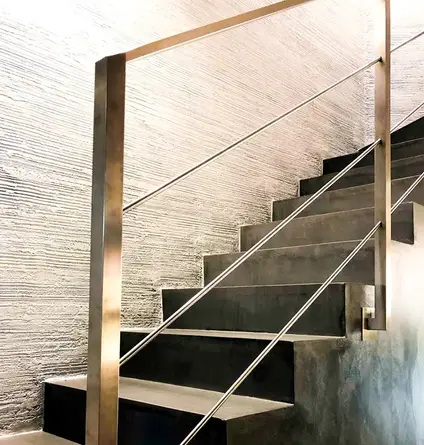 Bespoke custom stairs made from a combination of MicroQuartz, corten steel, wood, and glass, designed for a sleek, modern, and durable finish.

Escaleras personalizadas hechas a medida con una combinación de MicroQuartz, acero corten, madera y vidrio, diseñadas para un acabado moderno, elegante y duradero
