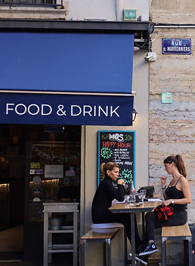 terrasse mos pub rue des marronniers