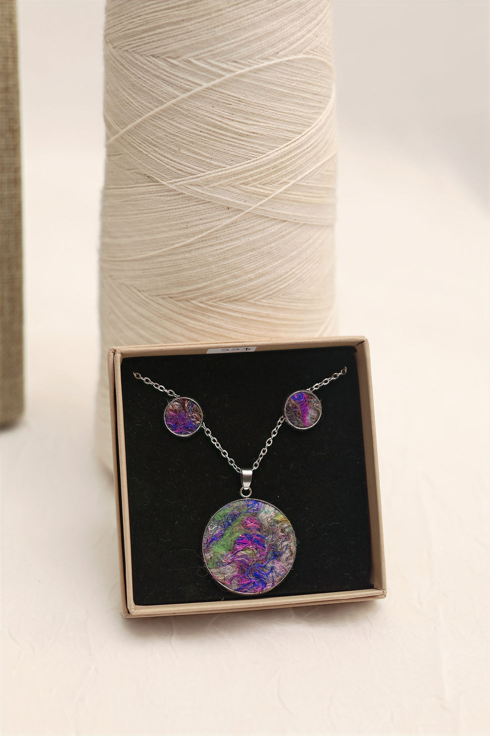 Miniature : Ensemble de médaillons en laine feutrée vert–gris et violet–bleu — Set II