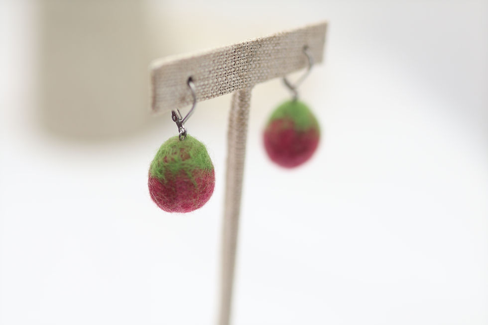 Thumbnail: Bud flower earrings raspberry pink