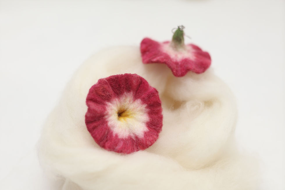 Thumbnail: Raspberry pink flower earrings gradiant green to dark pink / BFRFCO
