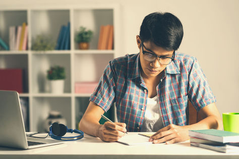 Crafting Your College Essay: Let Your Personality Shine!