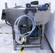 Lavadora de interior de garrafón a presión con control automático de tiempo y resistencia para lavado con temperatura.