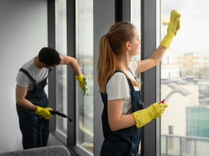 Are there any window cleaners in Banbury that offer a regular monthly service?