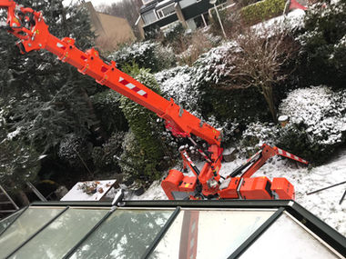 VHG van herk glas & kozijnen - kranen in de sneeuw in Krimpen aan den IJssel.jpg