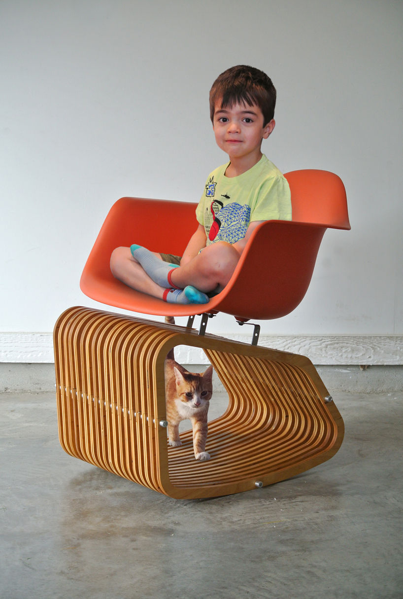 Eames_Rocking2gether_Hybrid_00_with Person