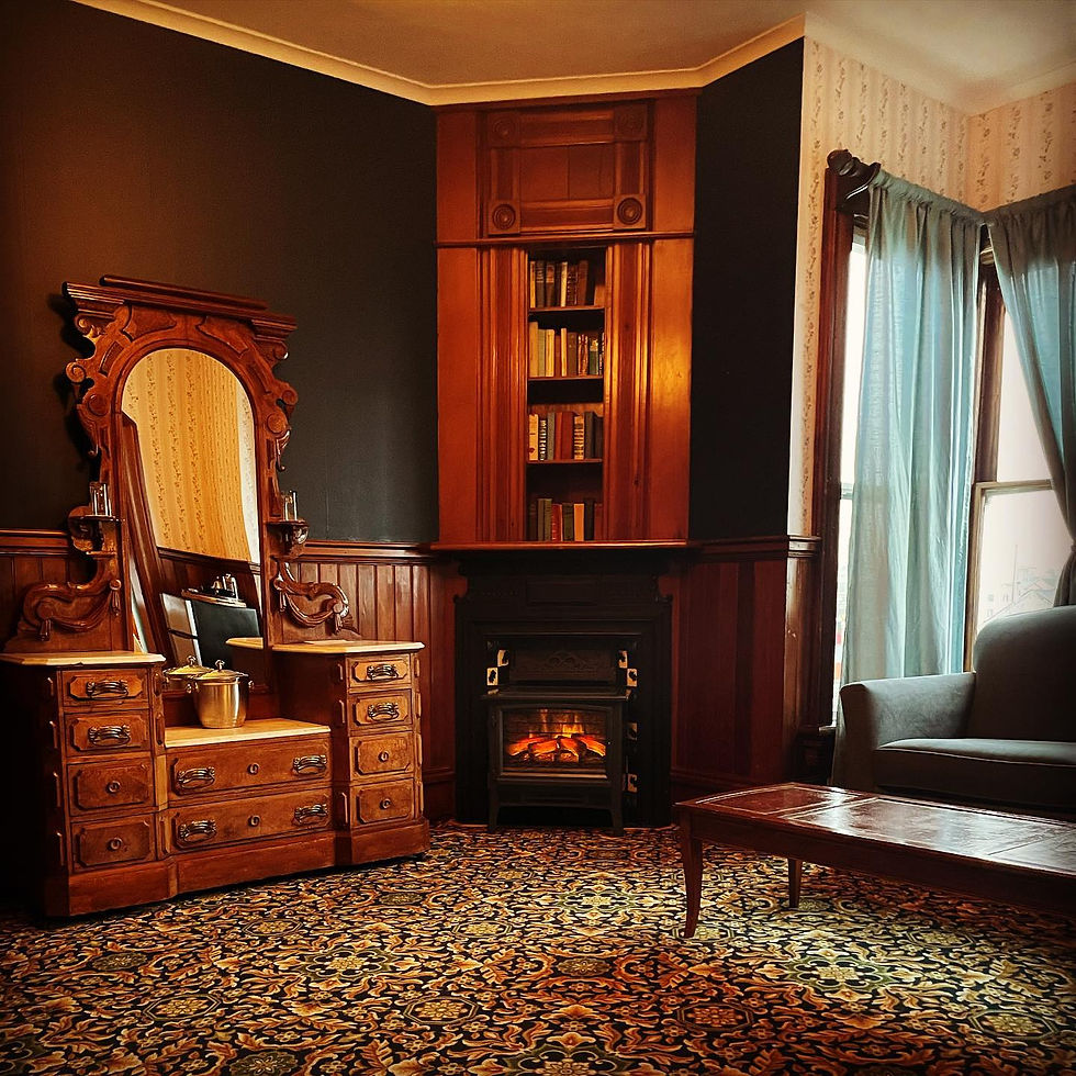 Moonrakers King Suite