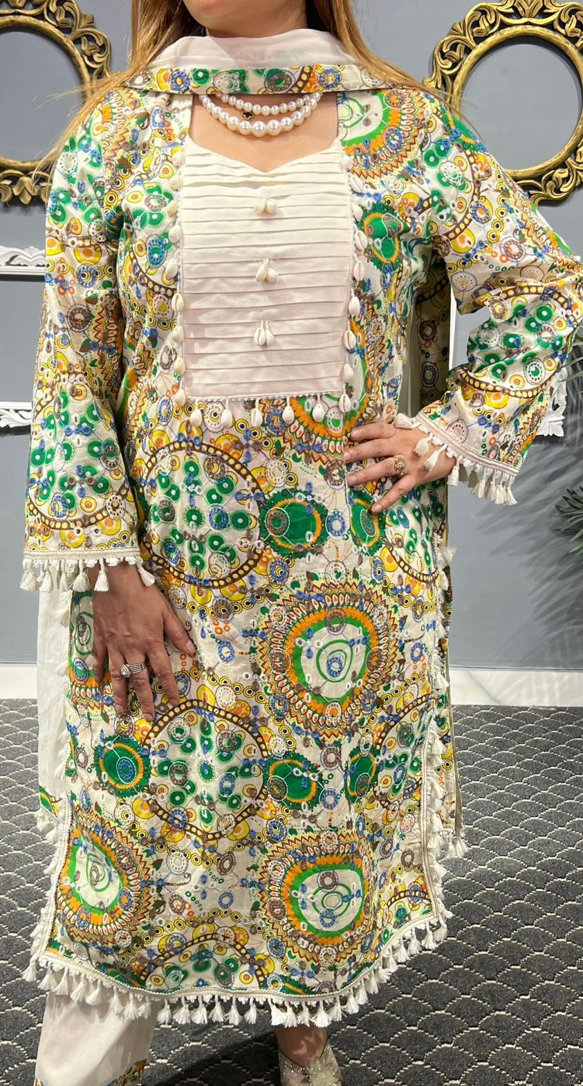 Thumbnail: THE PARINEETA SUIT